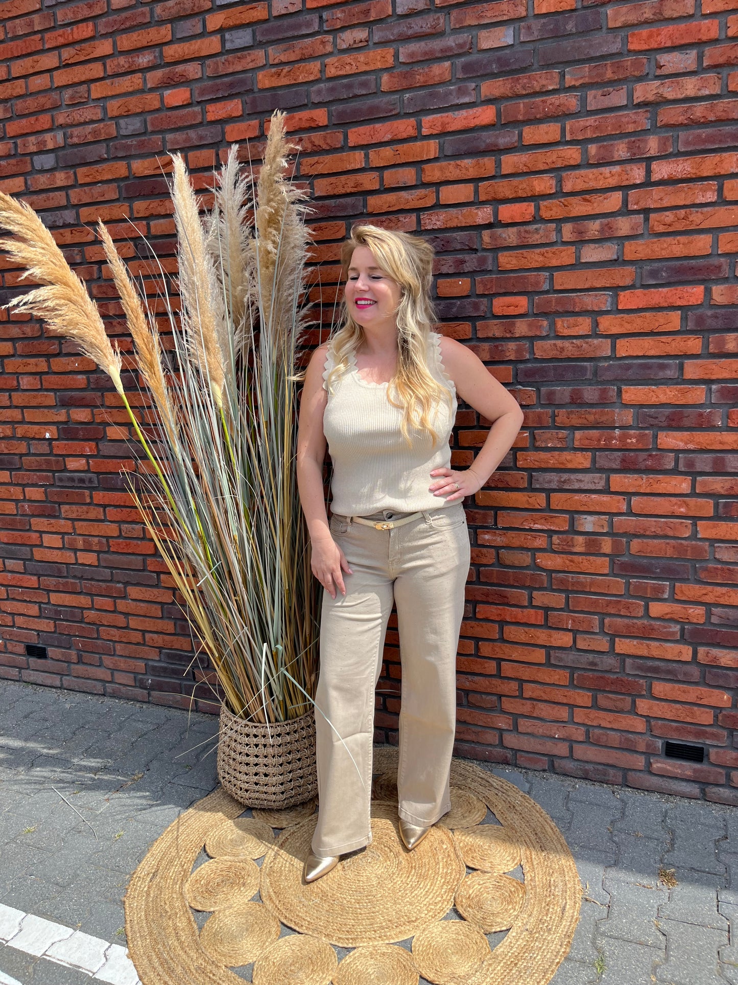 Beige jeans met steentjes