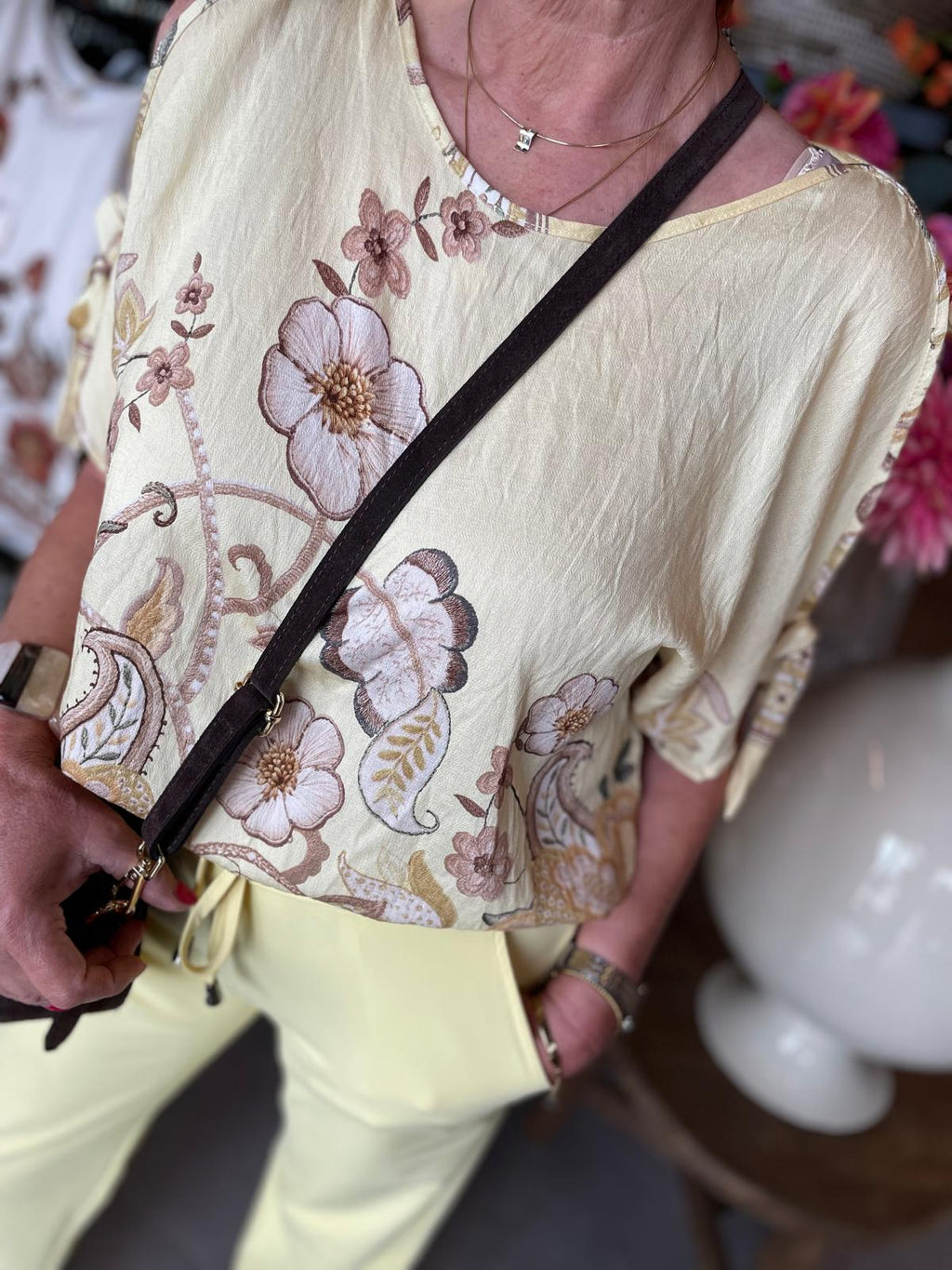 Blouse open schouder reva geel