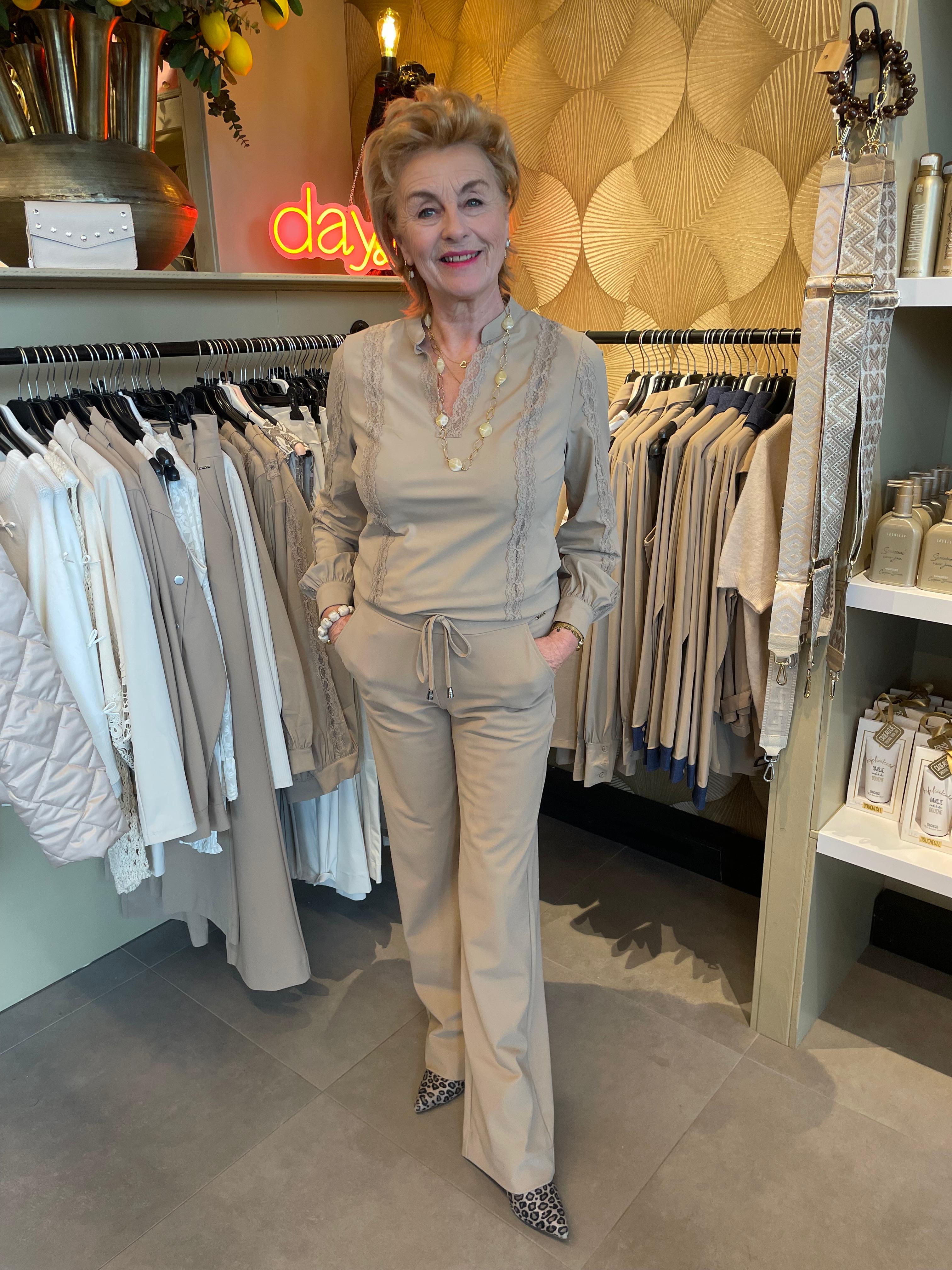 Mi Piace travel blouse met kanten details MP202776 Latte