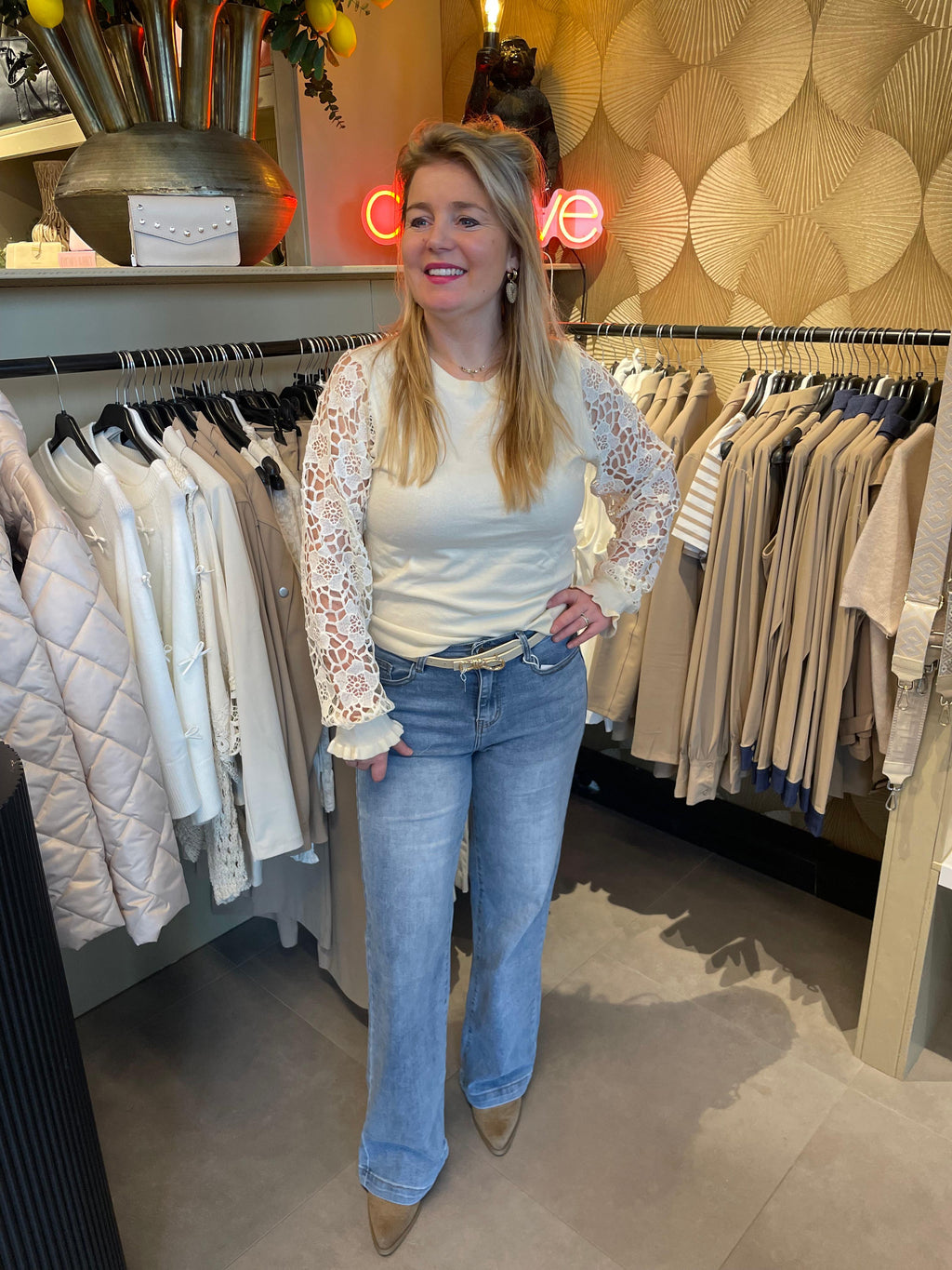 Triple Nine trui met kanten mouw beige