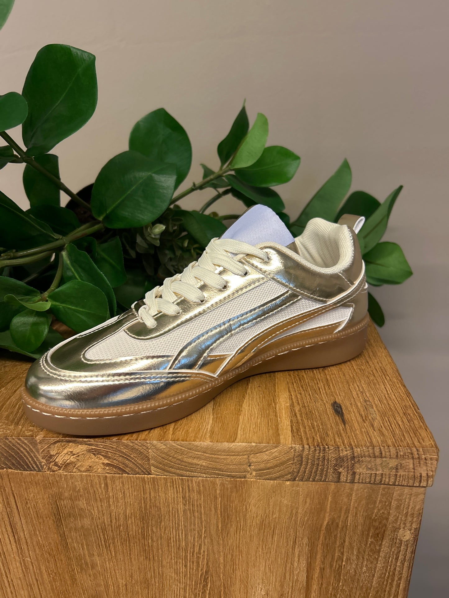Sneaker Sally Gold