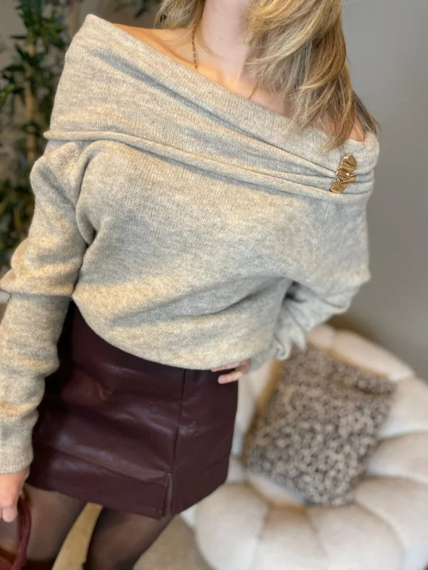 Off shoulder trui taupe met broche