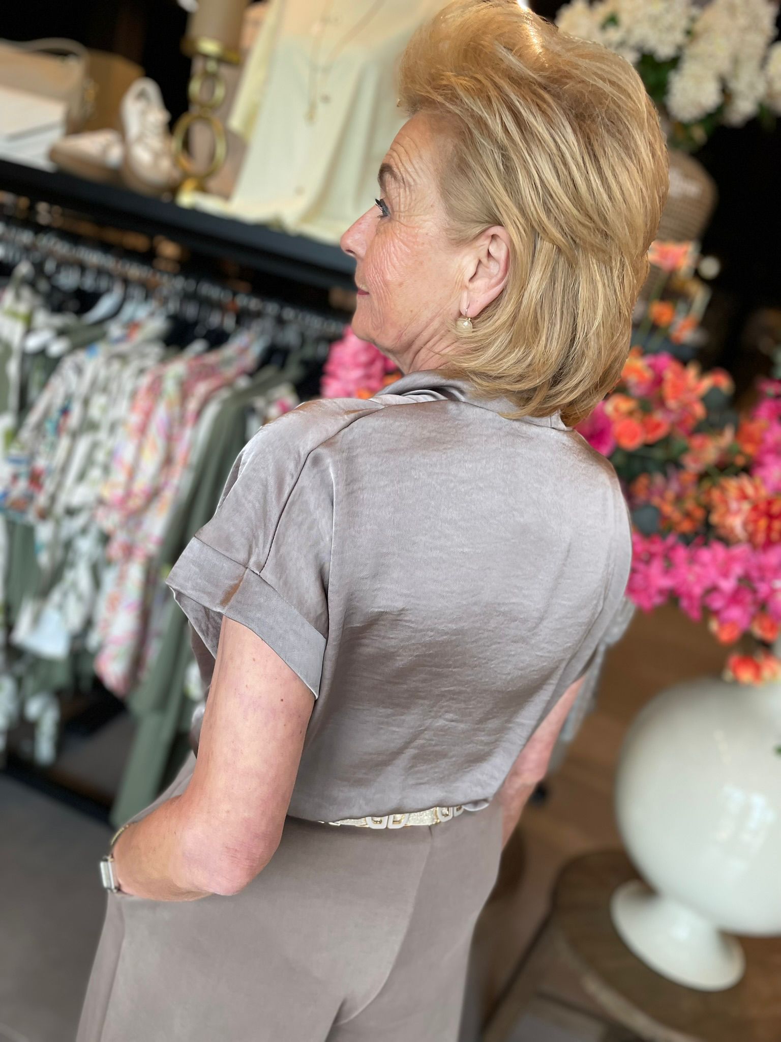 Blouse satijn Hanna taupe