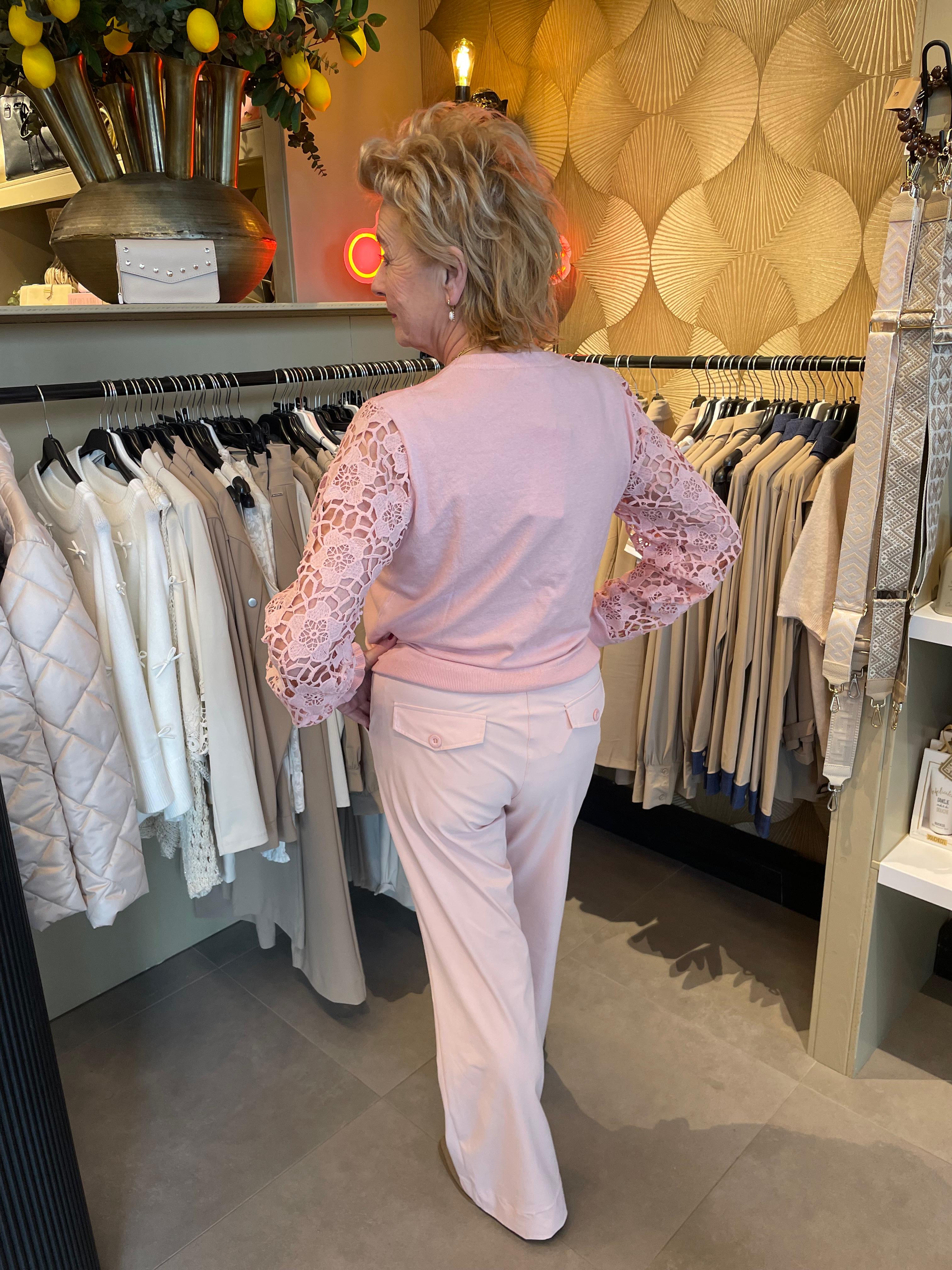 Triple Nine trui met kanten mouw roze