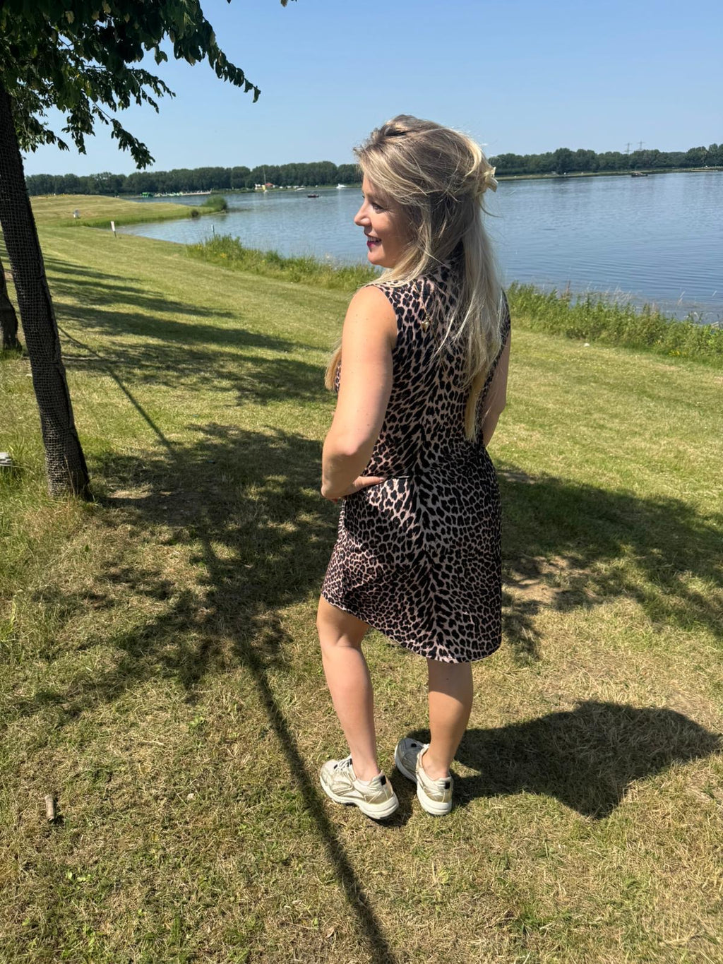 Angelle Milan Jurk Mouwloos Panter bruin