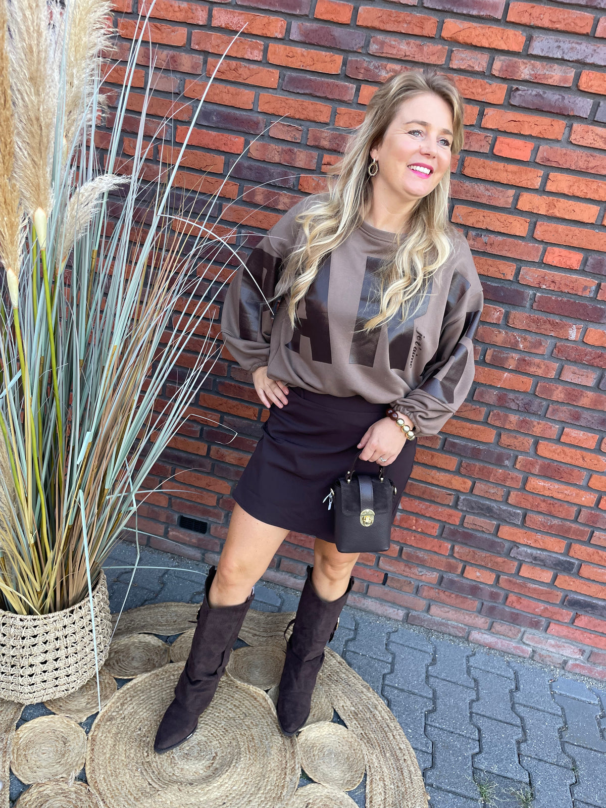 PRE-ORDERTrui taupe paris