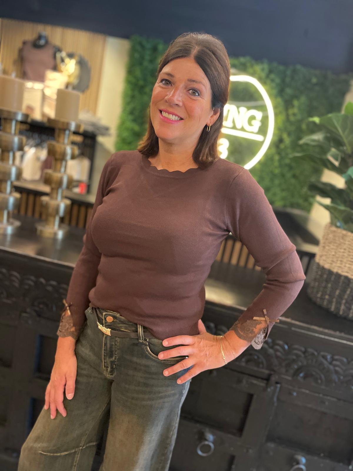 Top Lise kanten detail bruin