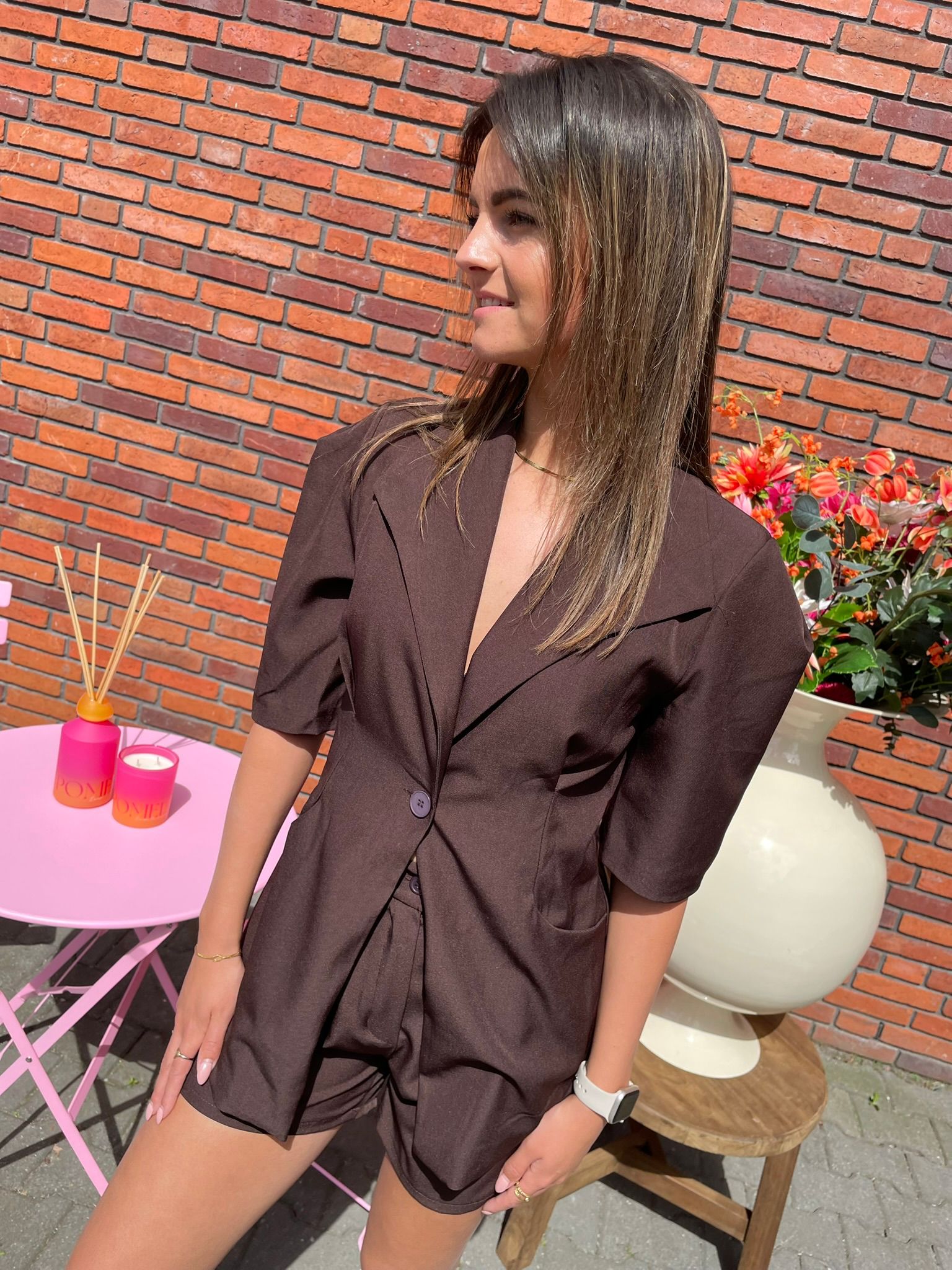 Setje Mae bruin