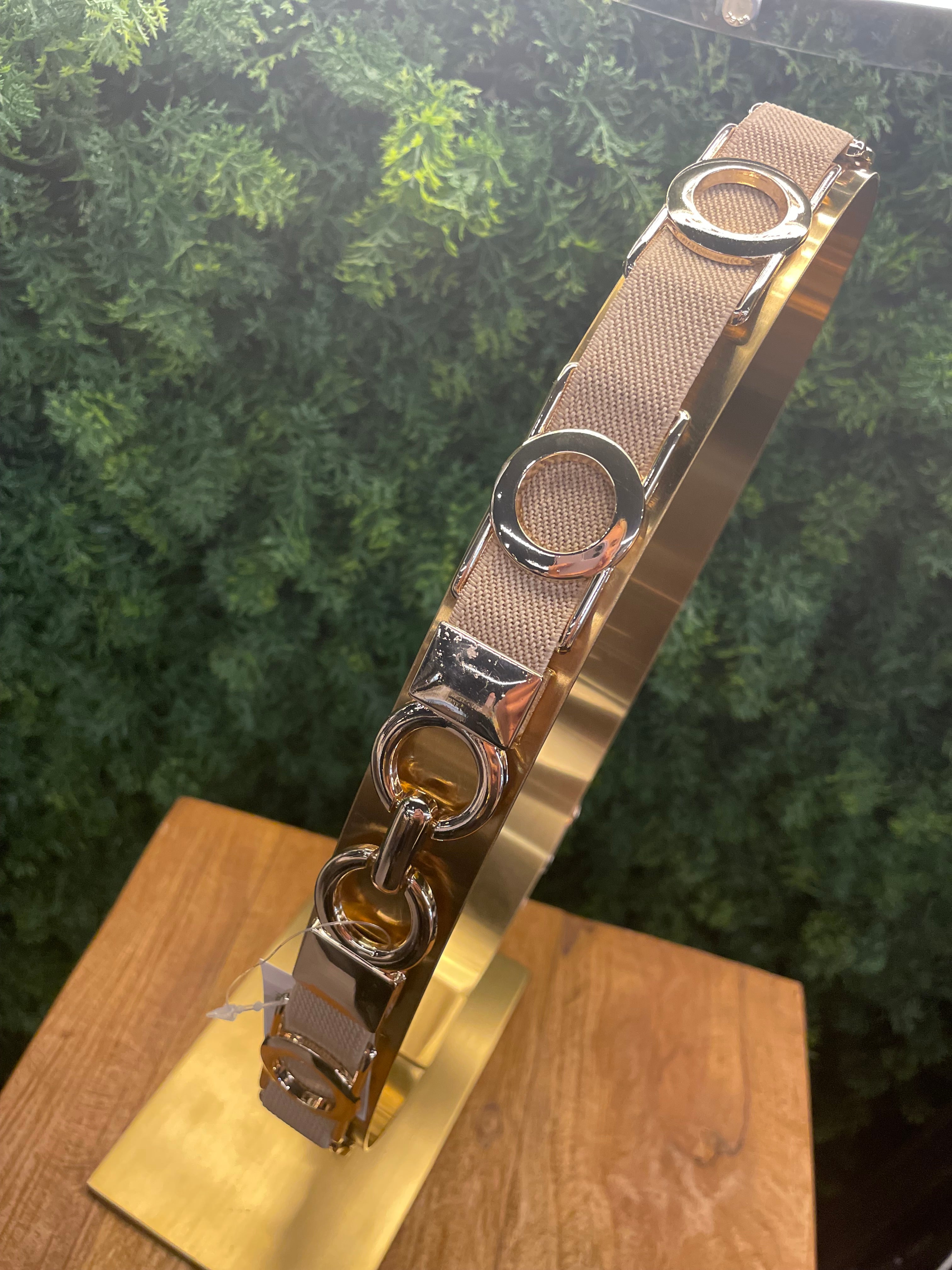 elastische riem beige rondjes