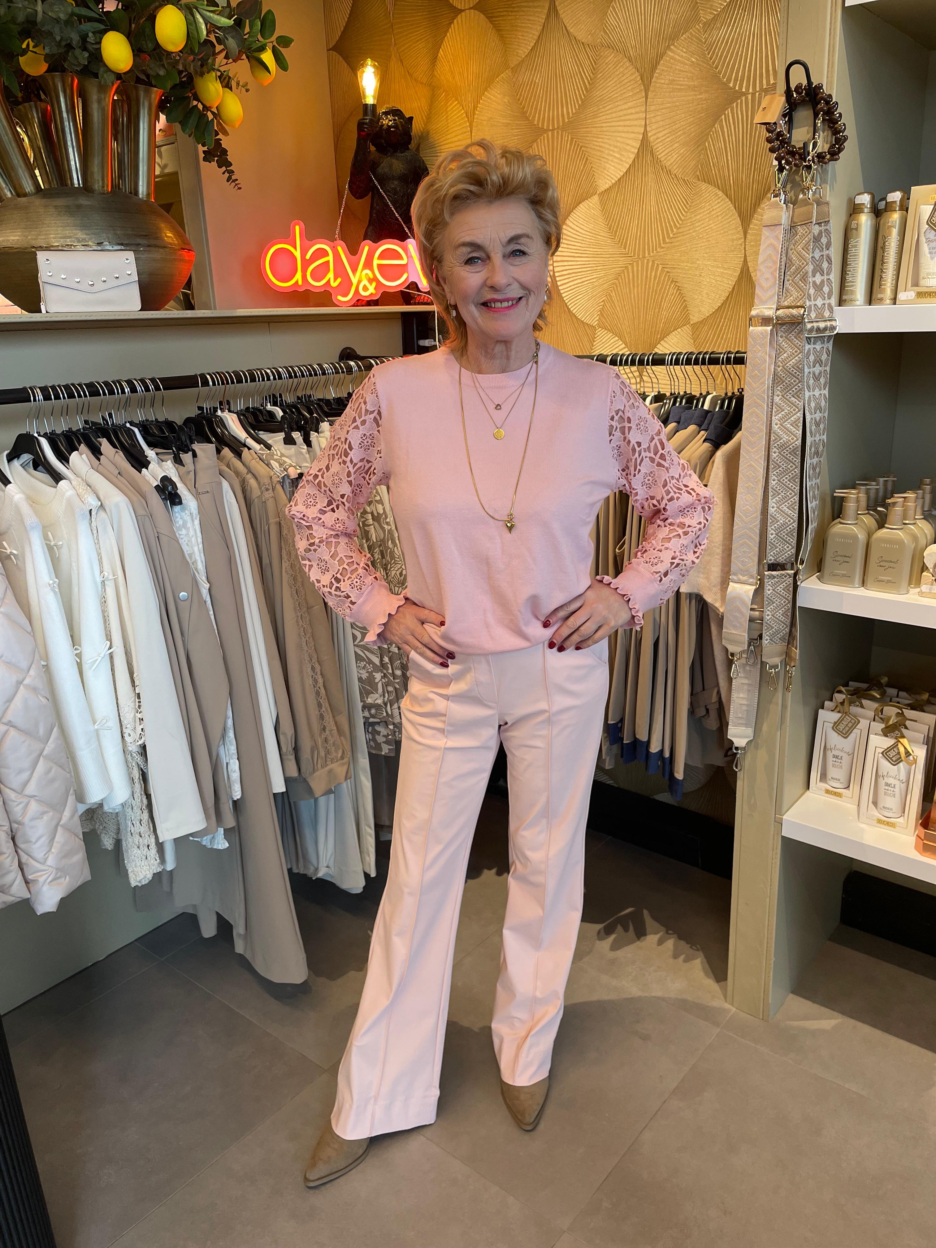 Triple Nine trui met kanten mouw roze