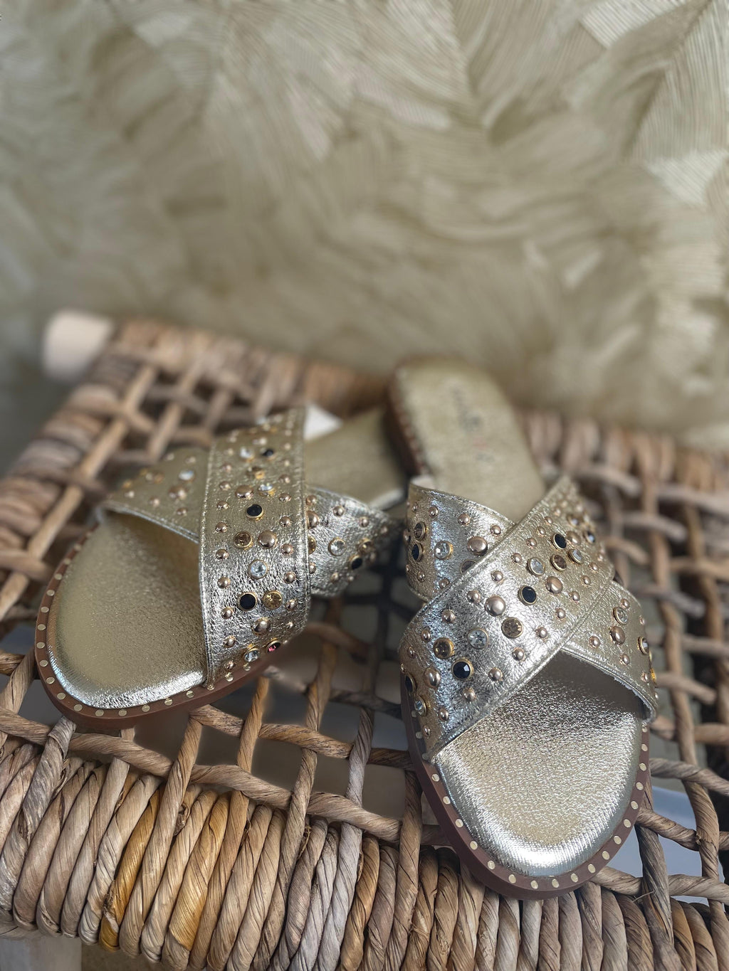 PRE- ORDER Slipper Thara gold