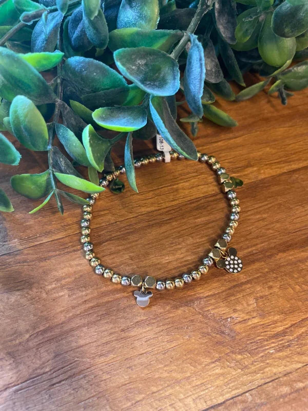 Elastieken kralenarmband goud/zilver met bedels