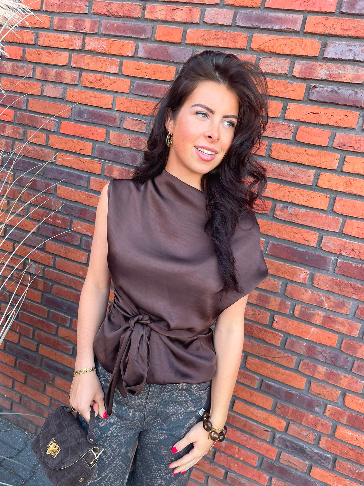 Blouse satijn jade bruin