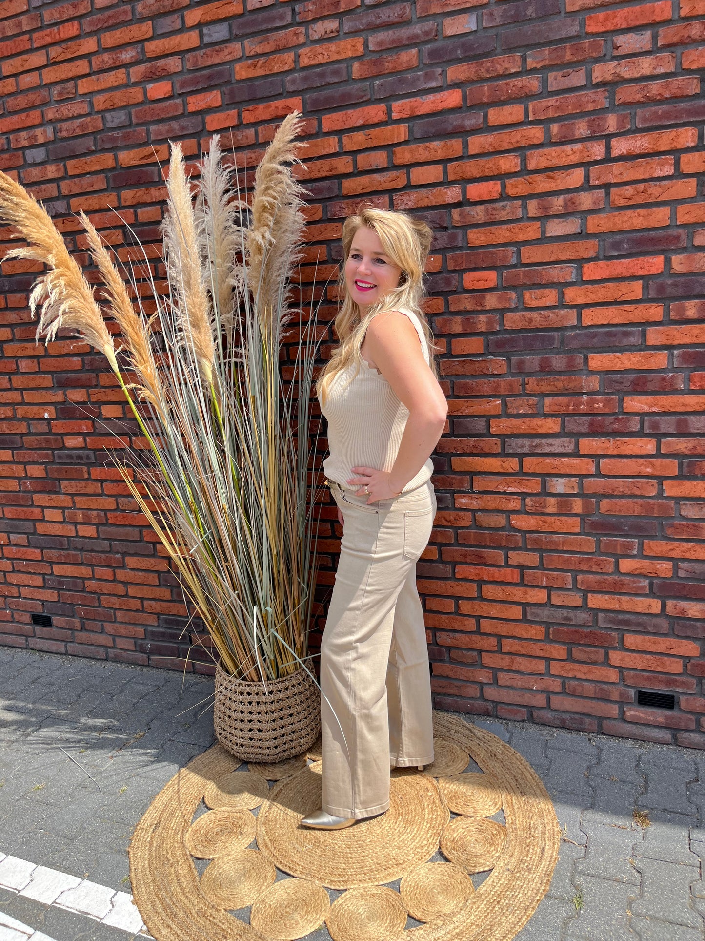Beige jeans met steentjes