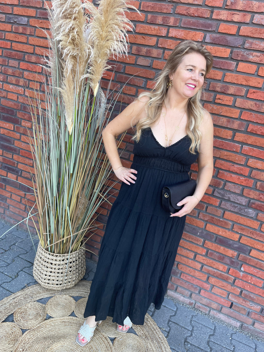 Jurk open back zwart