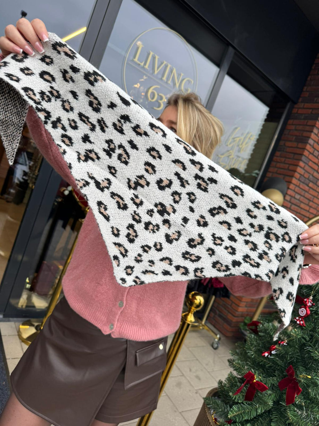 Driehoek sjaaltje panter licht