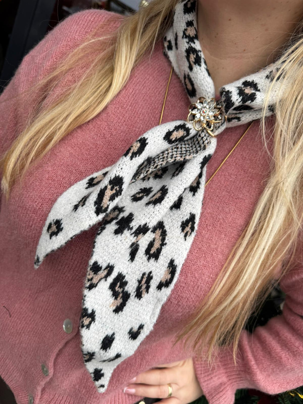 Driehoek sjaaltje panter licht