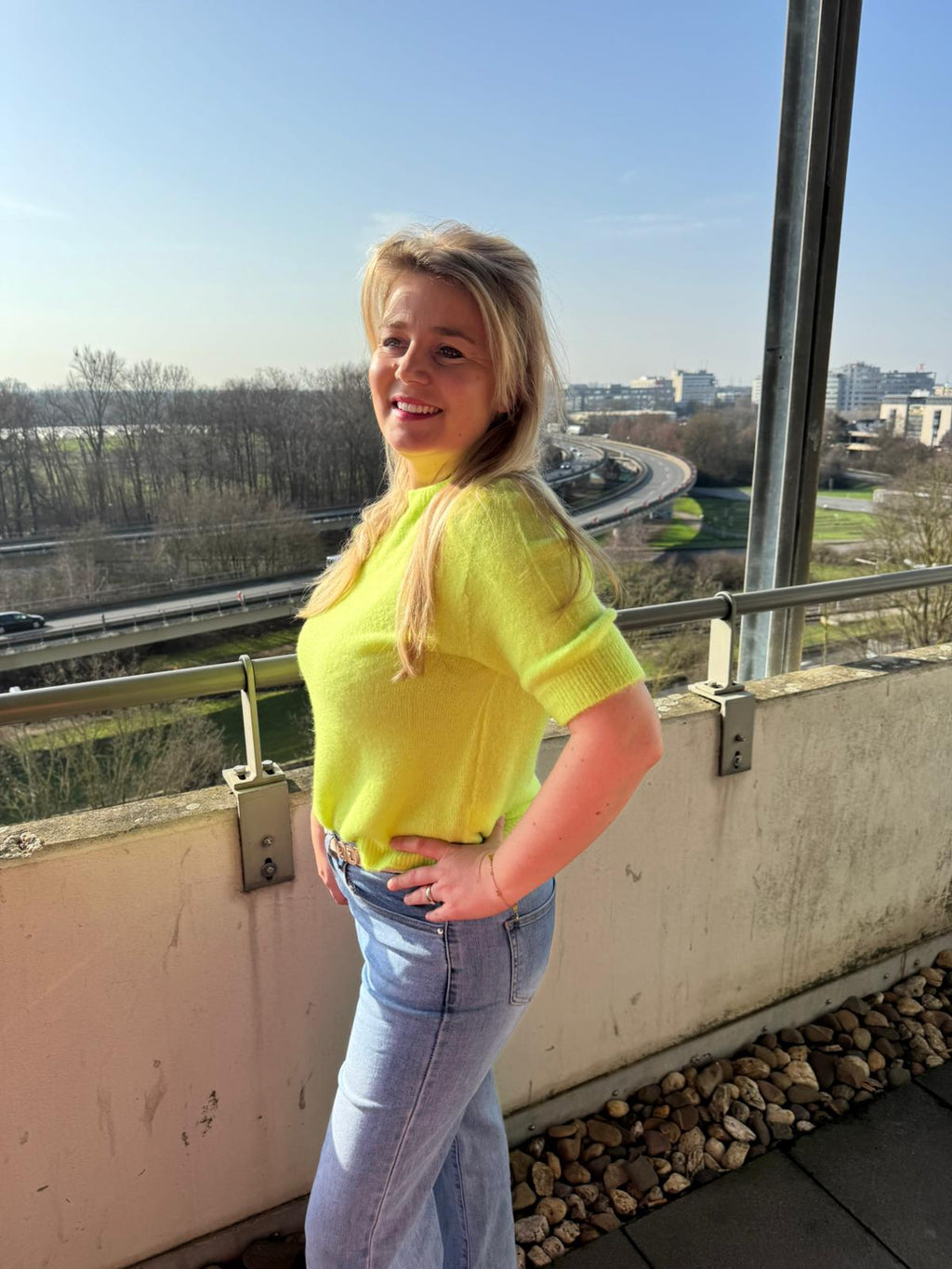 Truitje neon geel + sjaal cadeau