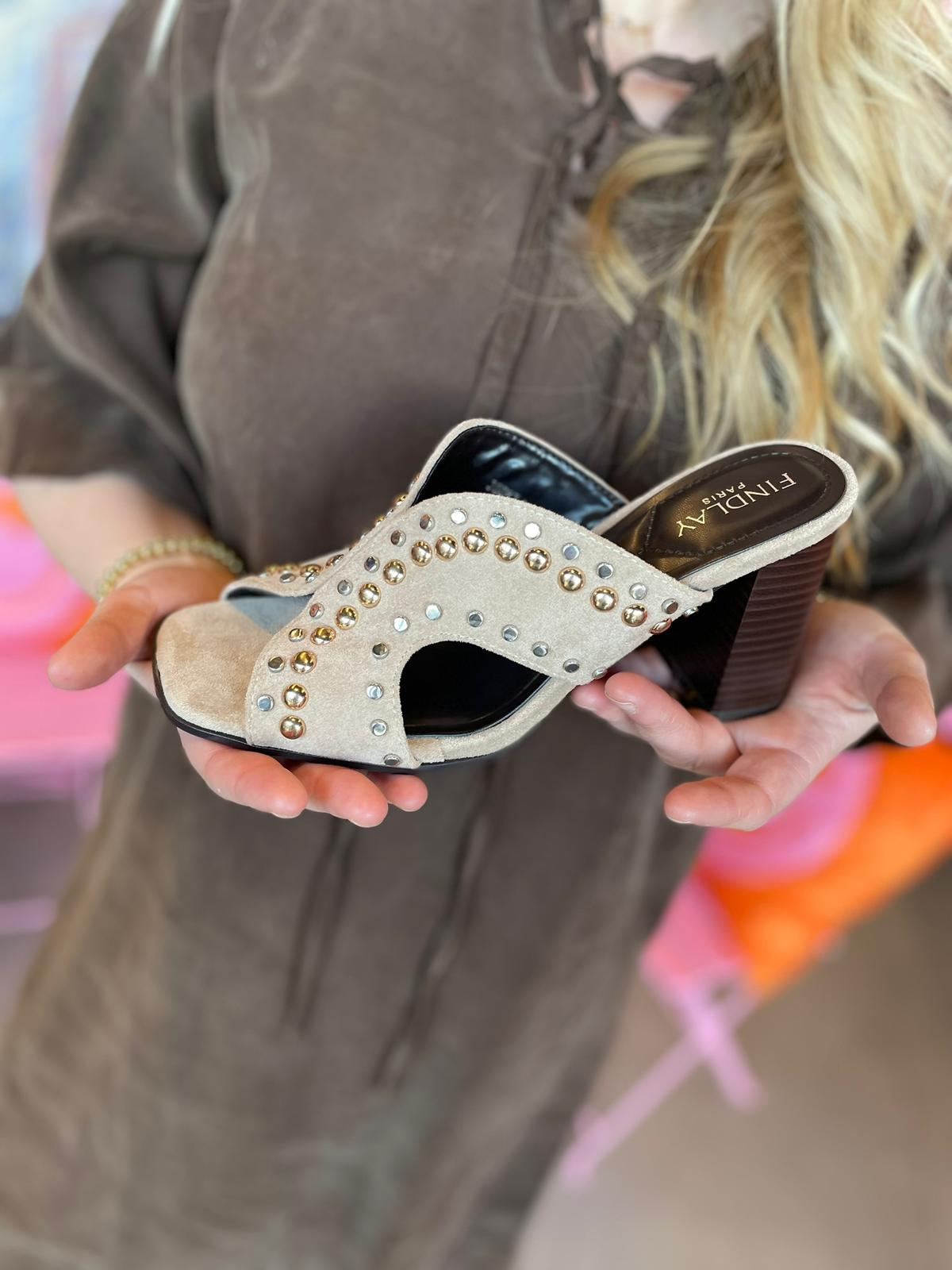 Slipper hak met studs en steentjes