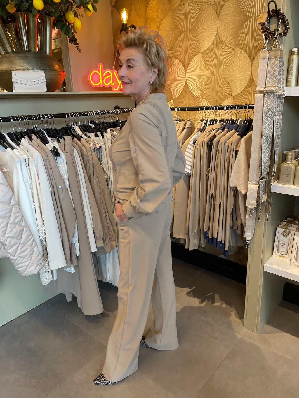 Mi Piace travel blouse met kanten details MP202776 Latte