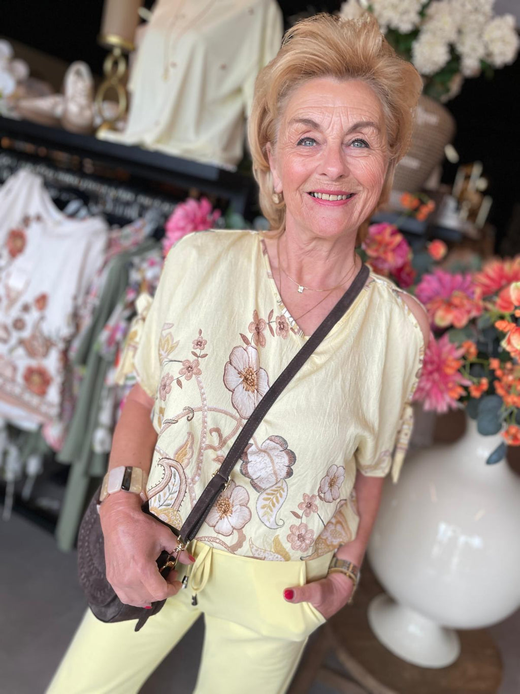 Blouse open schouder reva geel