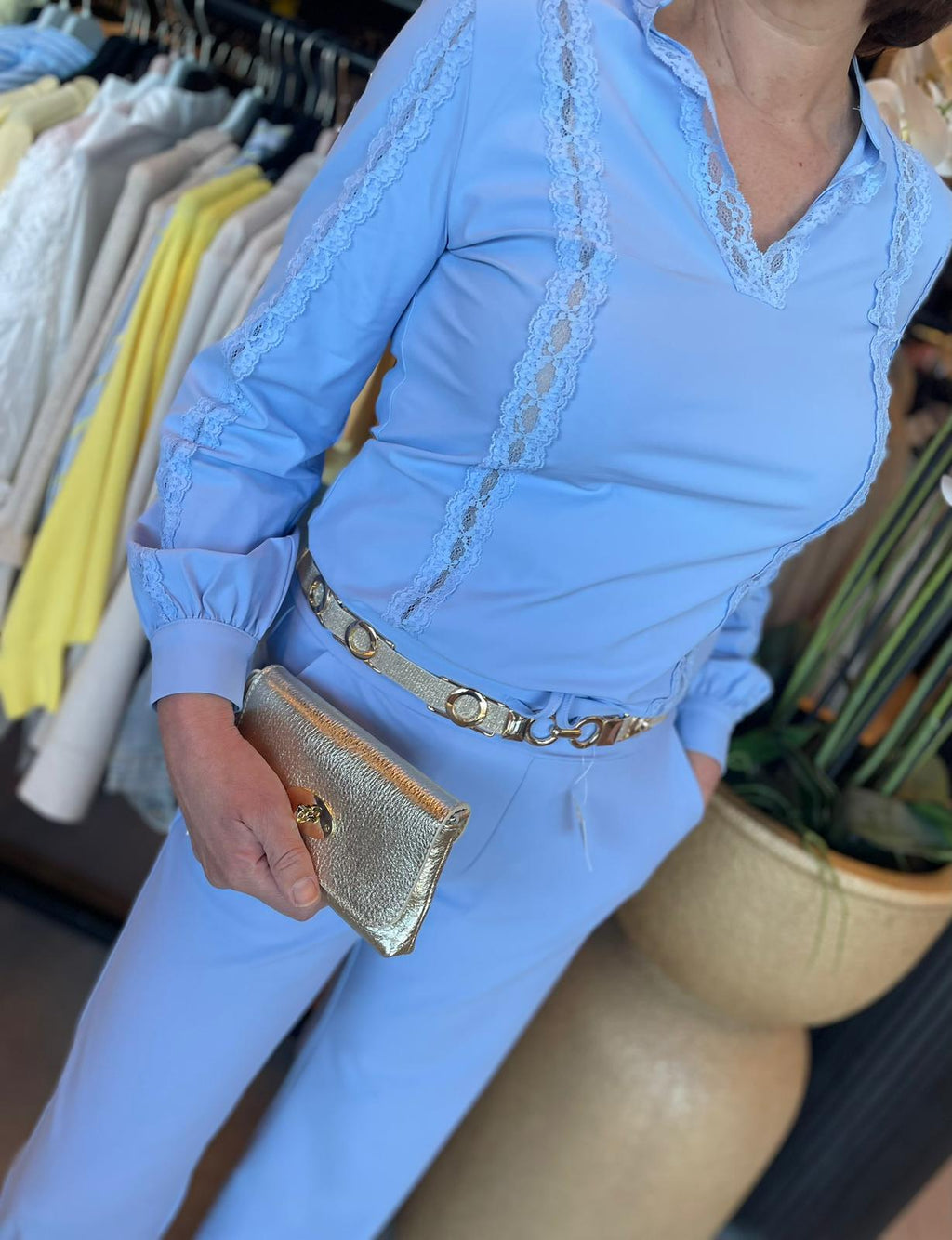 Mi piace - travelstof blouse met kante detail lavender blue MP202776