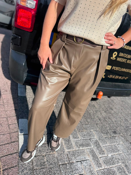 Broek Carine leatherlook taupe