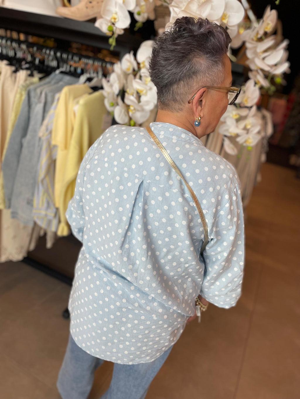 Blouse Loes blauw met witte bollen