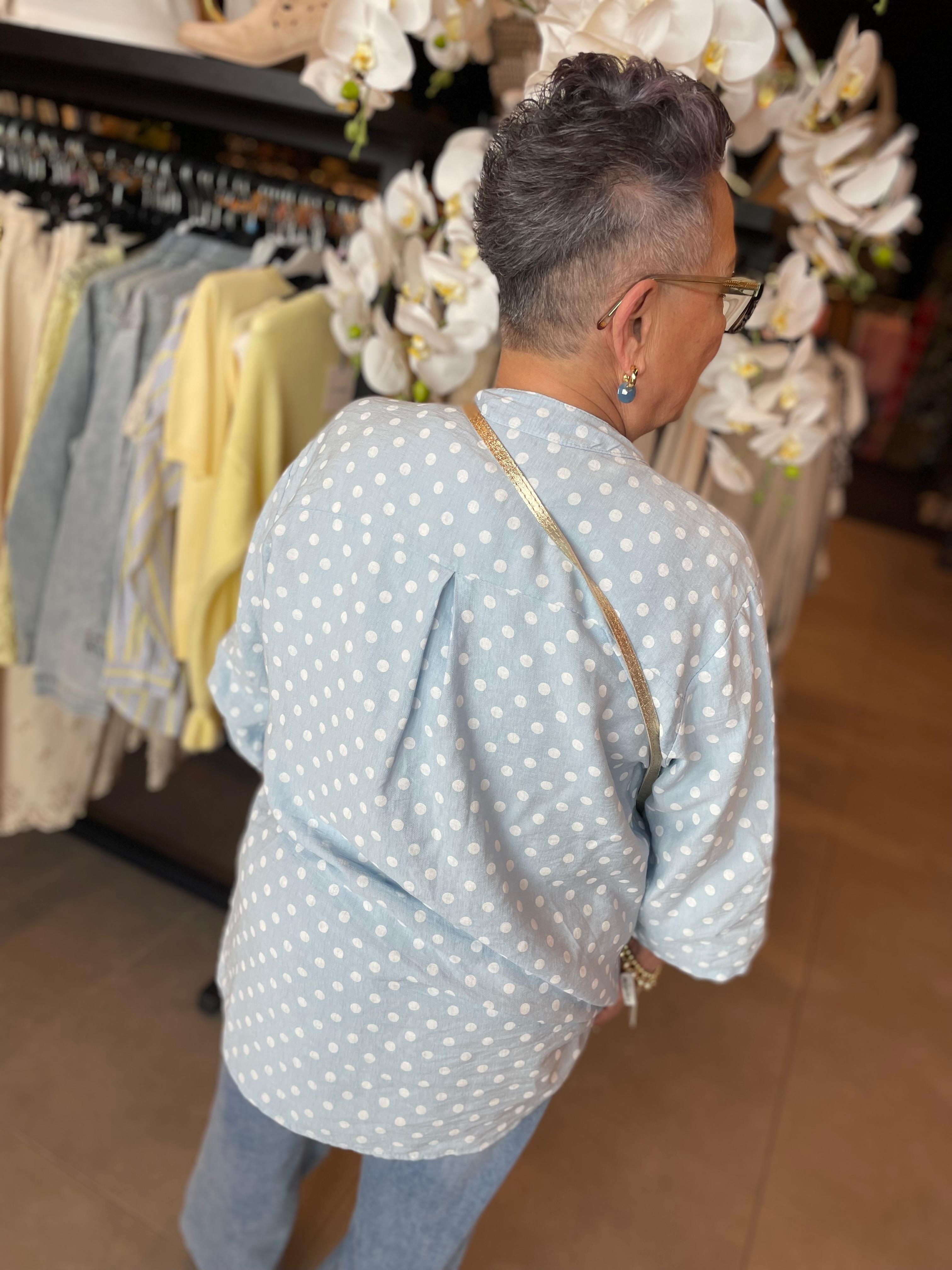 Blouse Loes blauw met witte bollen