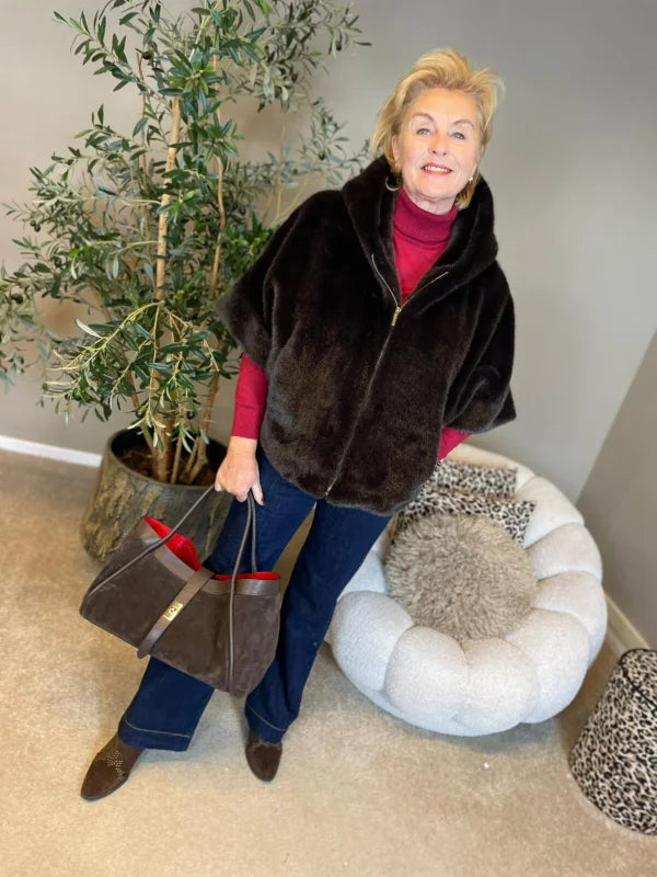 Bontjasje Mila met capuchon donkerbruin