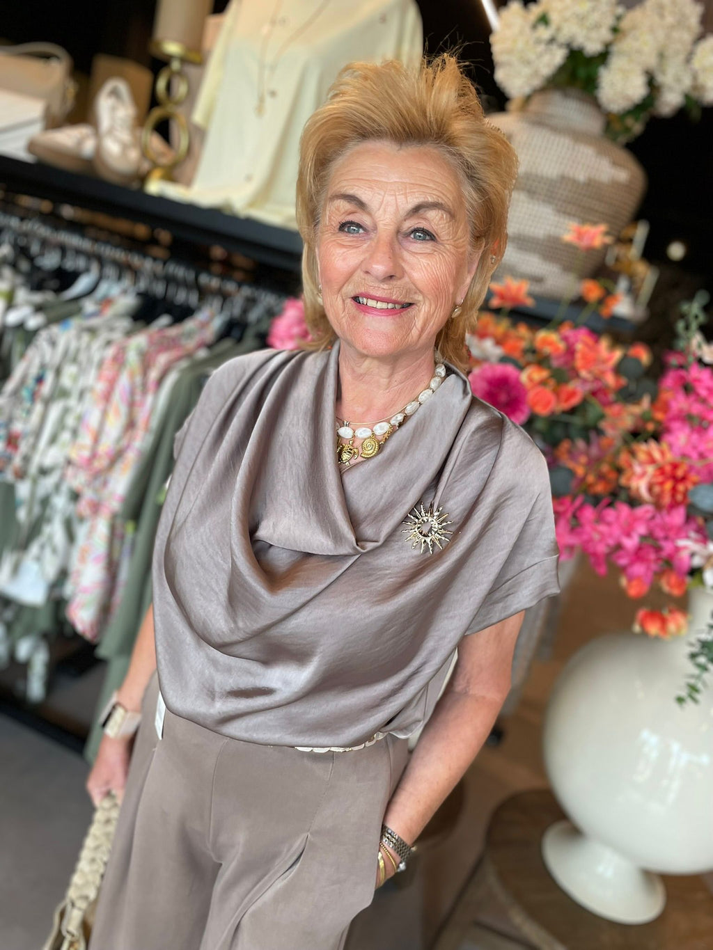 Blouse satijn Hanna taupe