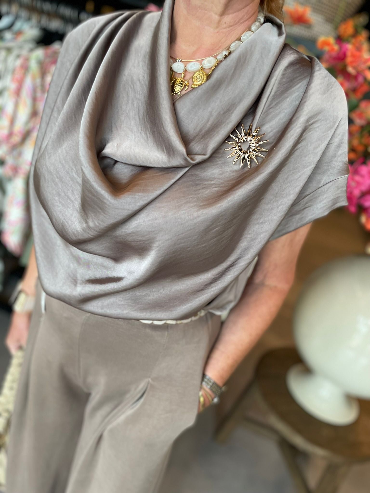 Blouse satijn Hanna taupe