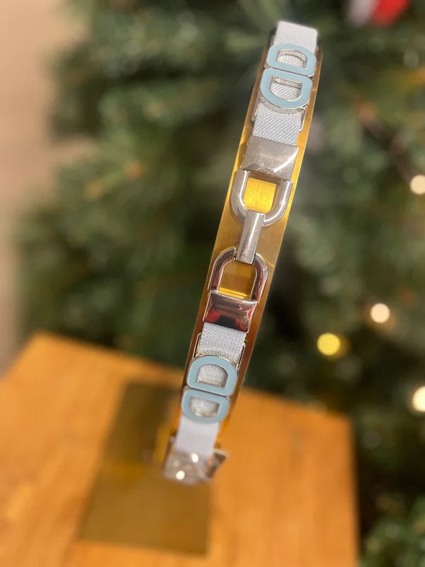 Elastische lichtblauwe riem