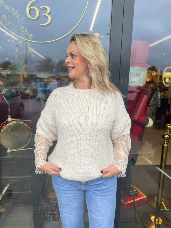 Trui met kanten mouwen wolwit