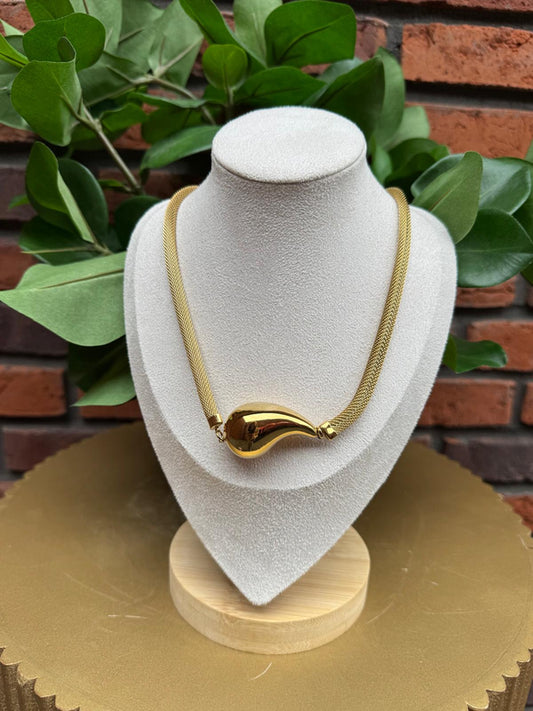 Golden flow necklace