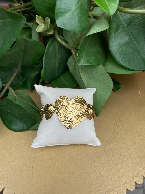 Golden heart bracelet