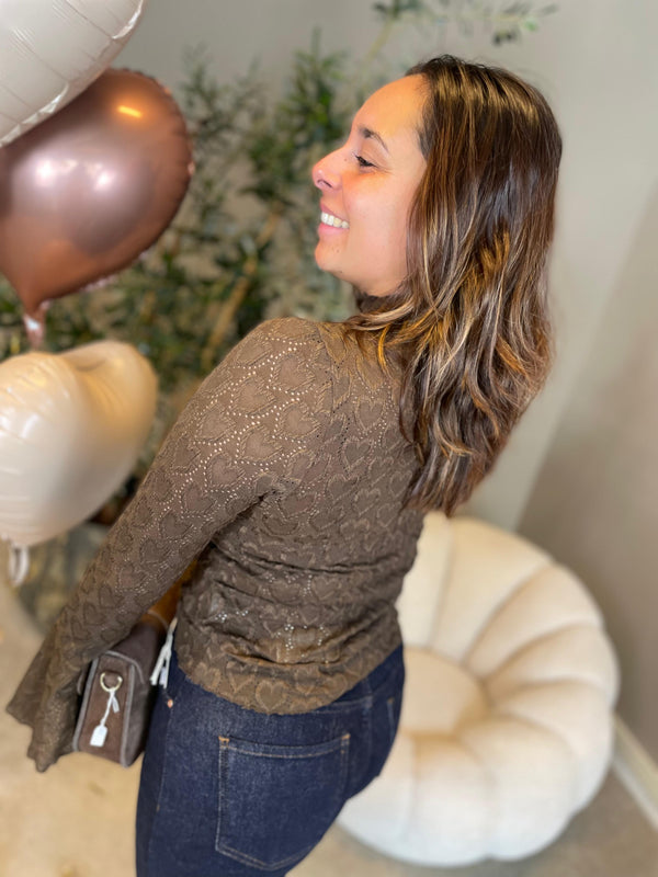 Hartjes truitje met uitlopende mouw bruin