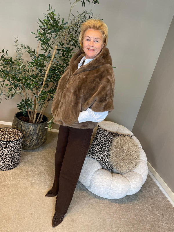 Bontjasje Mila met capuchon