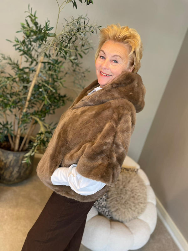 Bontjasje Mila met capuchon