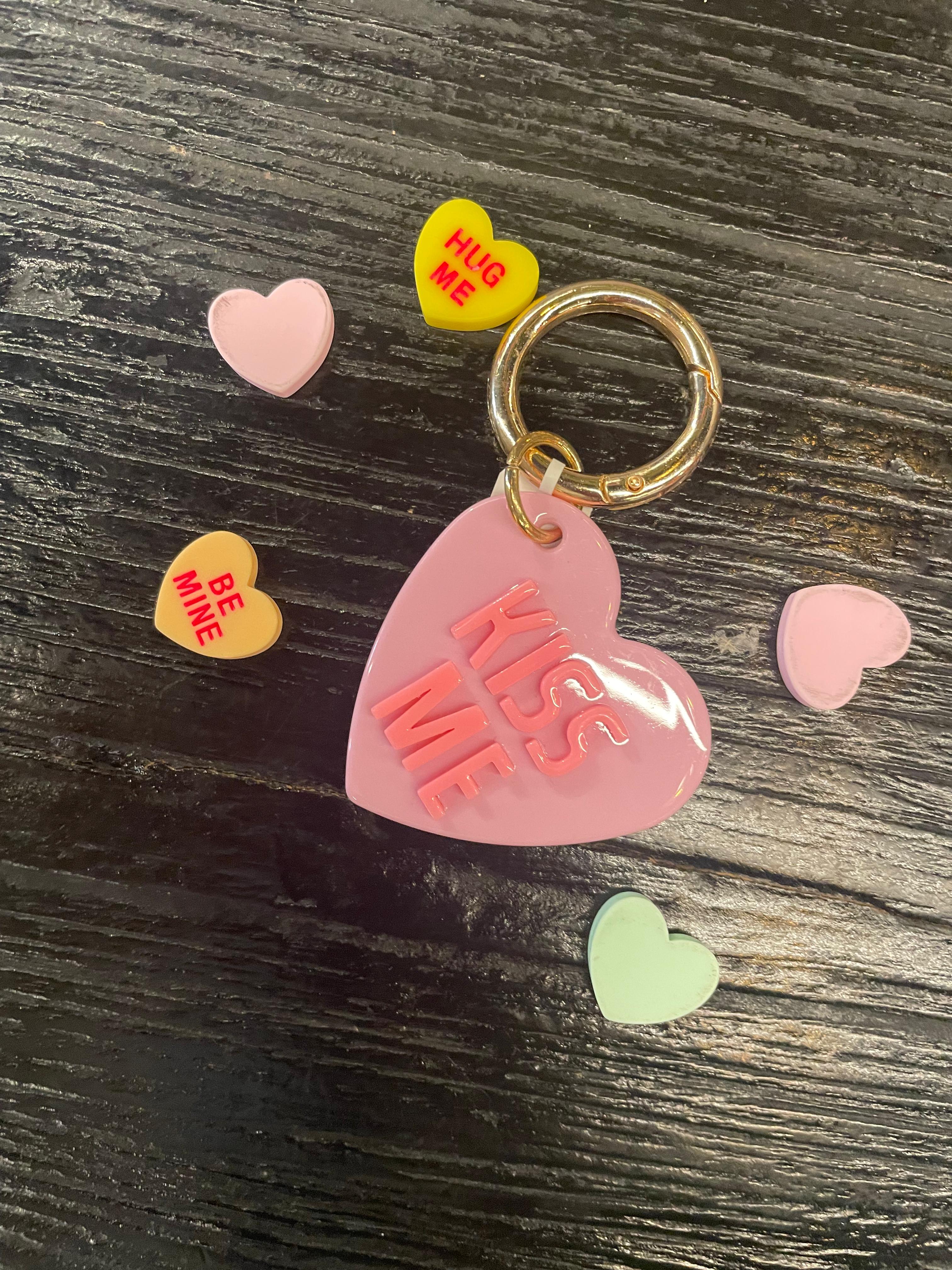 Sleutelhanger kiss me roze